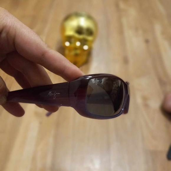 2 Maui Jim's 1 Givenchy Sun glasses - Picture 9 of 16
